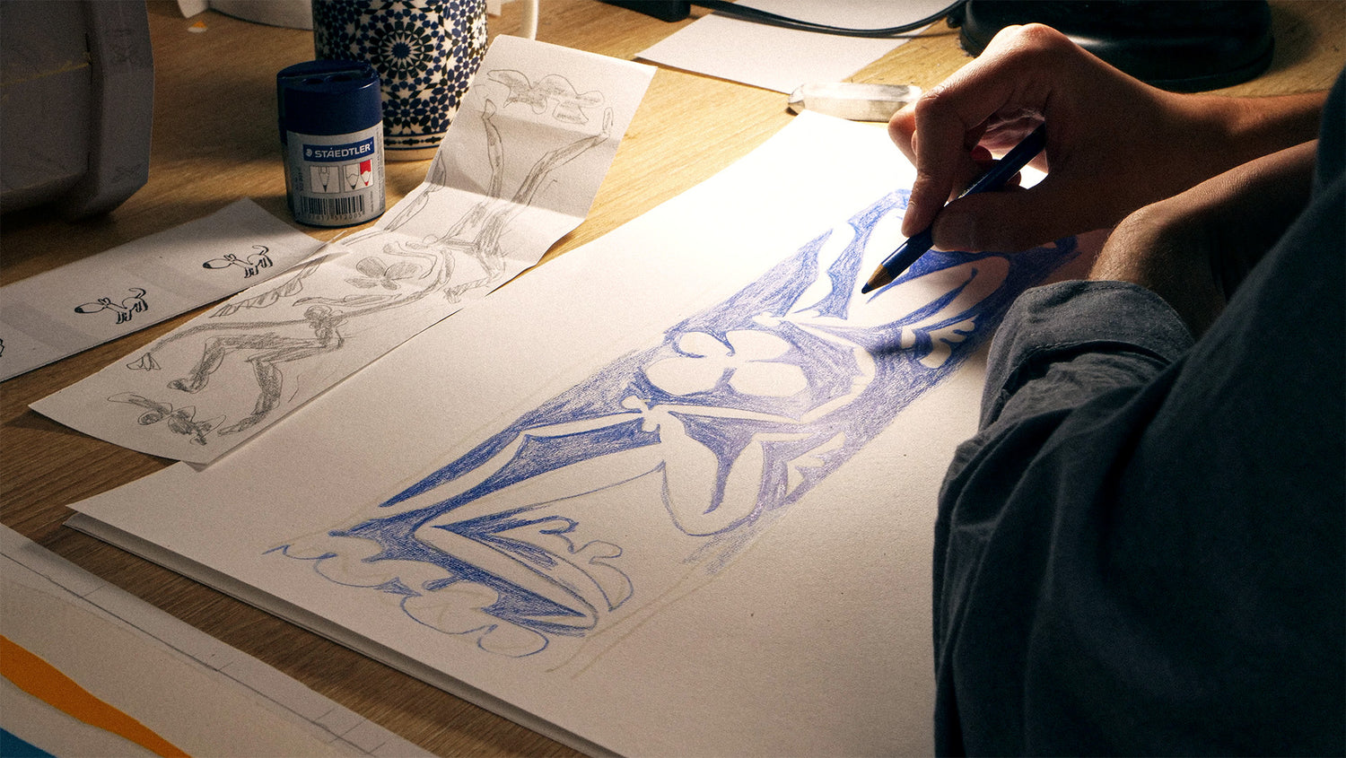 Atelier Bol Vivant : Dessin de design sur papier du Zootrope "Promenade Fleurie", connu aussi comme Zoetrope ou Zoétrope.